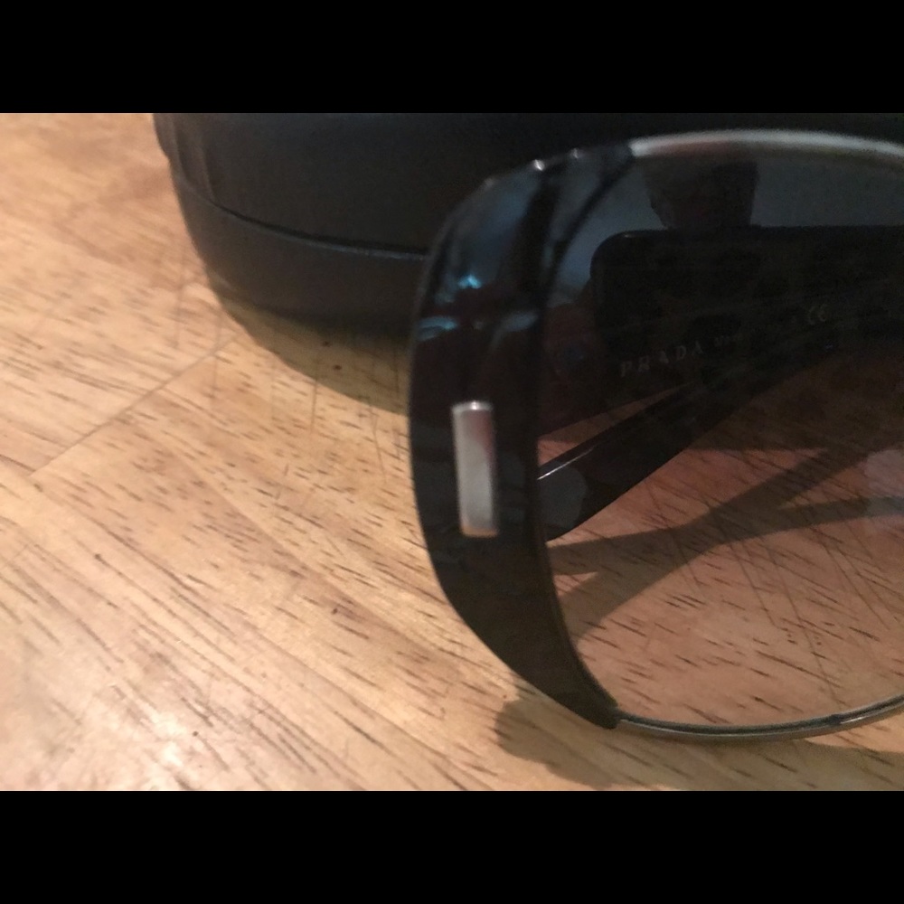 Prada sunglasses - Picture 4 of 4
